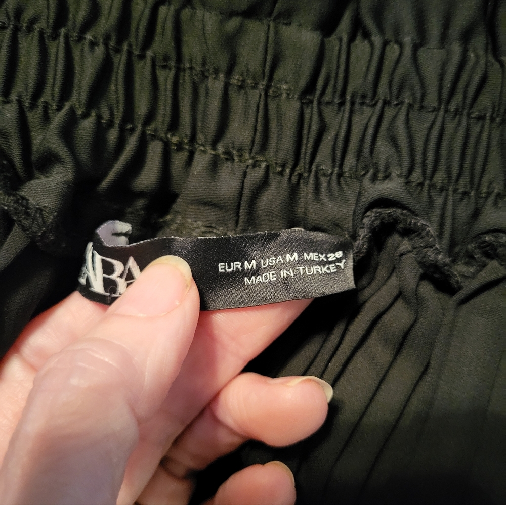 Gorgeous! Zara Black High Wasted, Elastic Pull On Pleated Shorts, Medium, EUC - Picture 5 of 8
